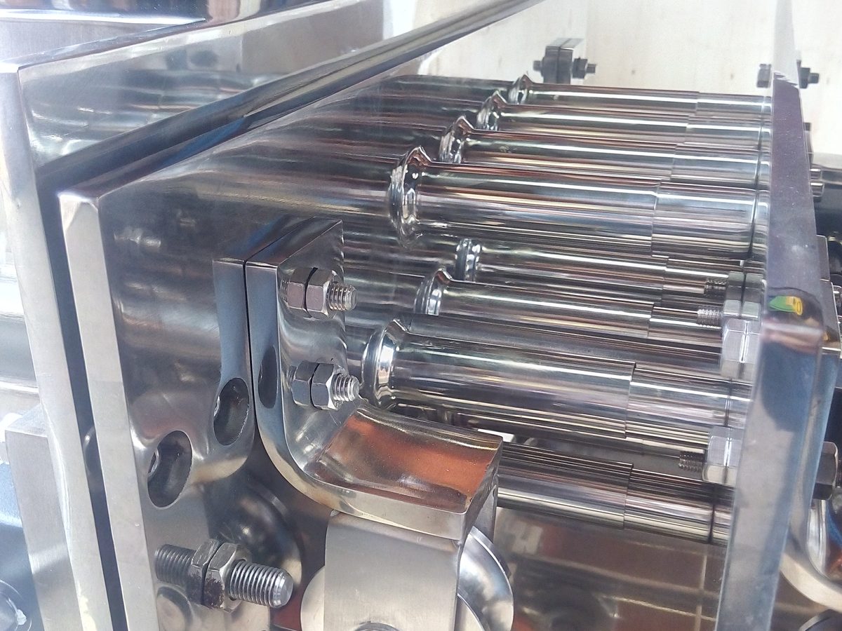 Multi-row drawer magnet assembly