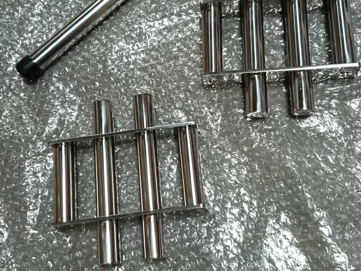 Magnetic bars as single bars and four-bar units
