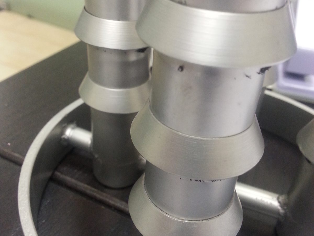 Round grate magnet bars with conical spacers in stainless steel