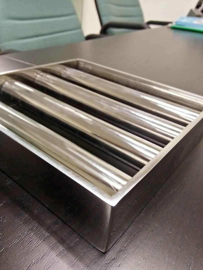 Stainless grate magnet with rare-earth tubes