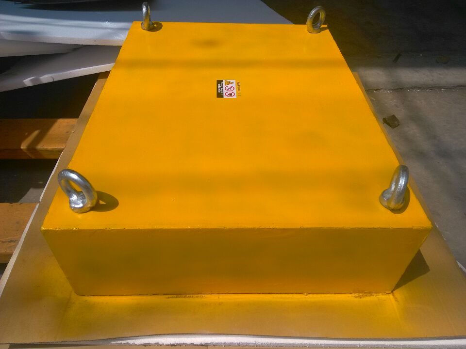 Yellow suspended plate magnet with four eyebolts